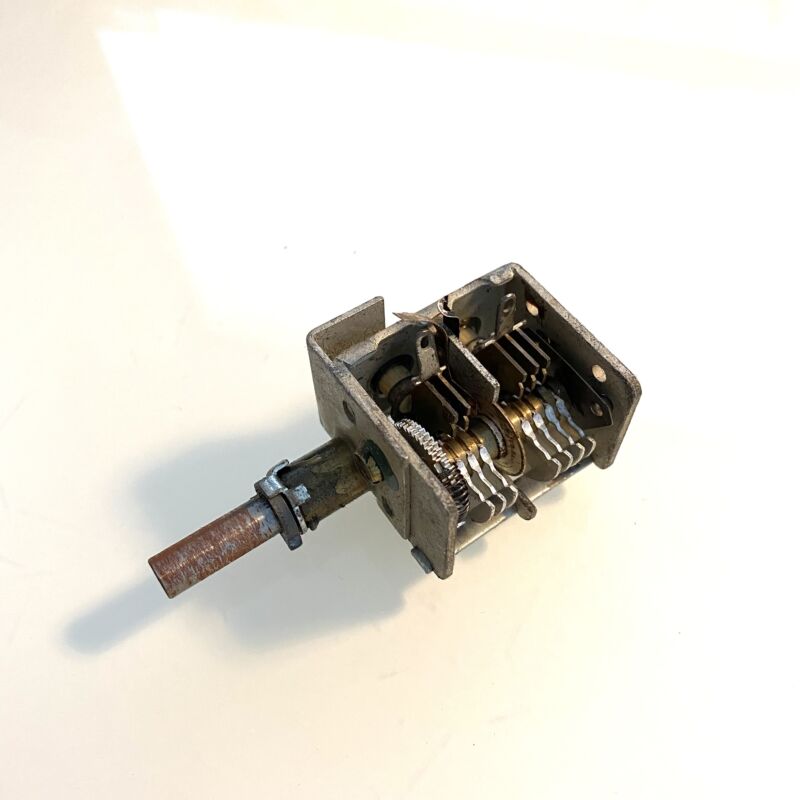 Variable capacitor 2 sections 16pF + 18pF + reduction