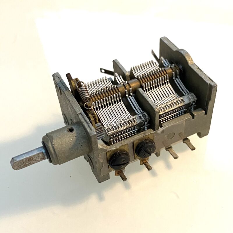 Hopf Variable capacitor 34.131.802 4-sections 22pF + 332pF + 28pF + 335pF + reduction