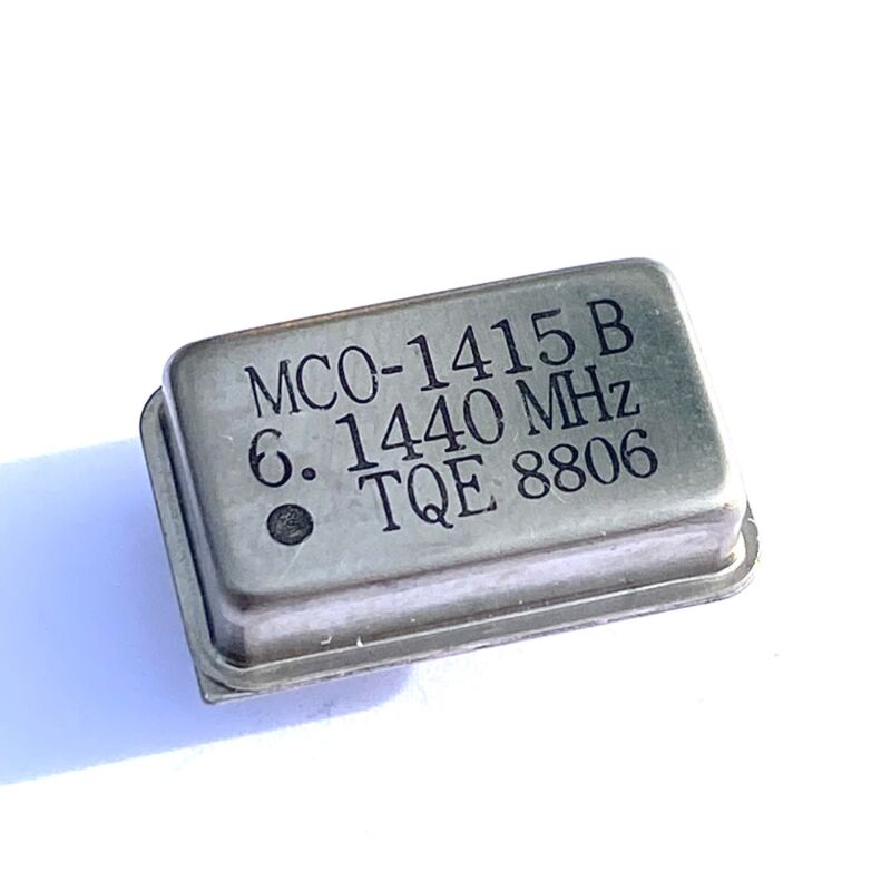 MCO 1415B crystal oscillator 6,144MHz